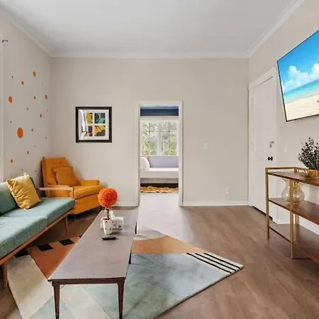 2 Units Combined-5Br-2 Living Rooms - 2 Kitchens